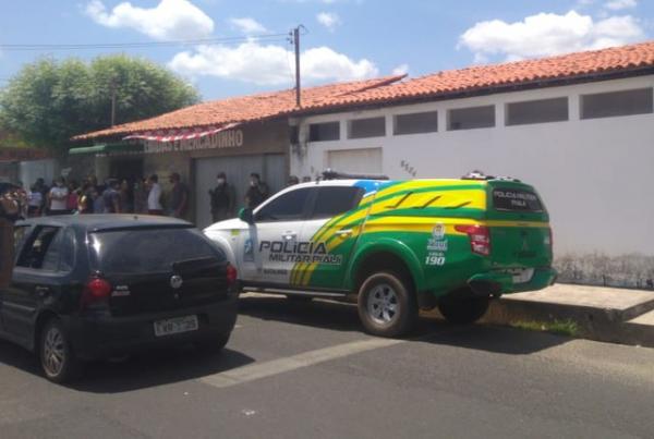 Mulher é morta a facadas na rua de casa em briga por terreno na Zona Leste de Teresina