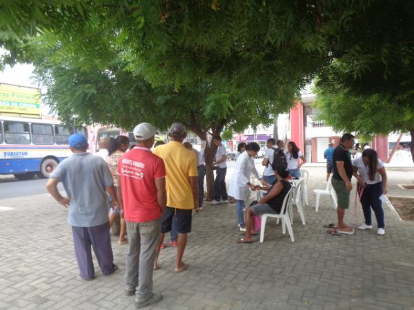 Acadêmicos da UFPI realizam manhã de ação social na Praça Dr. Sebastião Martins.(Imagem:FlorianoNews)