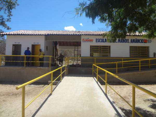 Prefeitura entrega escolas reformadas e ampliadas nas localidades Macaúba e Sapé