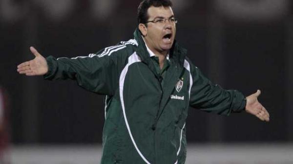 Atlético-MG sonda técnico de rival para assumir equipe