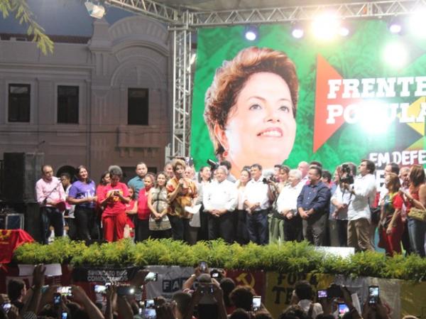 Dilma Rousseff participa de ato no Centro de Teresina