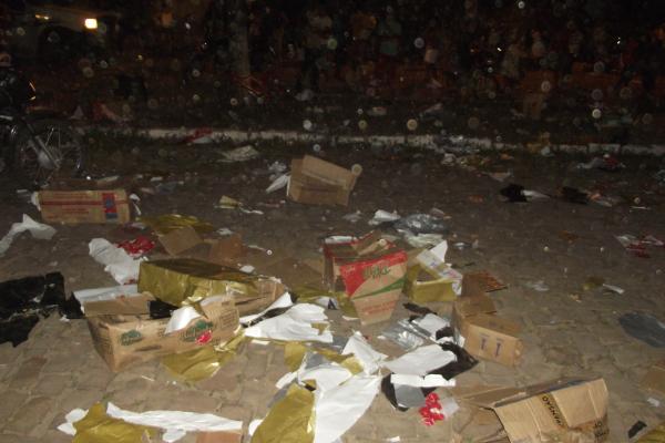Confus&atilde;o na entrega de doa&ccedil;&otilde;es da Campanha Natal sem Fome em Floriano. (Imagem:FlorianoNews)