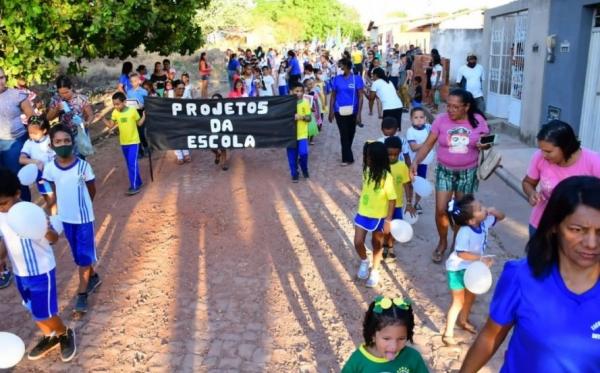 Desfiles cívicos pelos bairros marcam o Bicentenário da Independência pelo país.(Imagem:Secom)