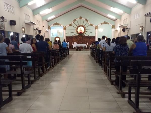 Arquidiocese orienta que fiéis evitem abraços e aperto de mãos durante missas em prevenção ao corona