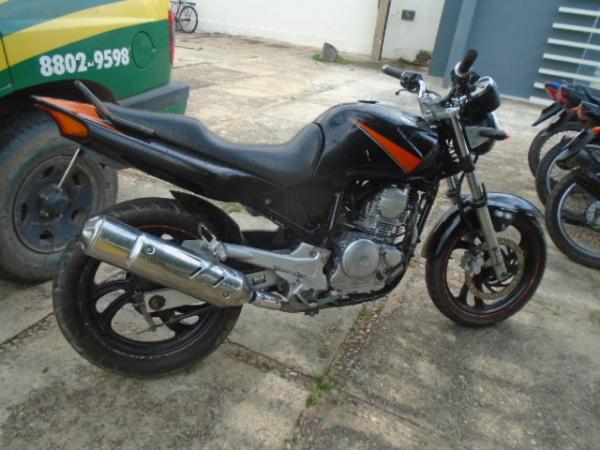 Homem foge e deixa moto para trás após avistar viatura da PM em Floriano.(Imagem:FlorianoNews)