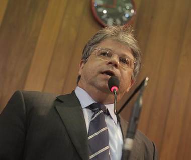 Gustavo Neiva acusa governo de usar a máquina durante a eleição