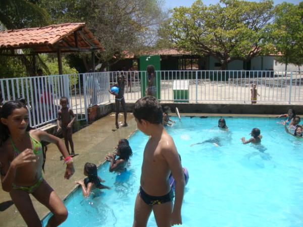 alegria das crian&ccedil;as na piscina(Imagem:reda&ccedil;&atilde;o)