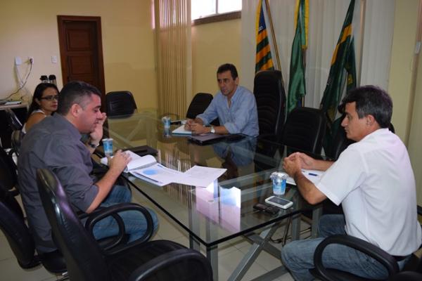 Gilberto Júnior discute Projeto de Revitalização do Espaço Comercial