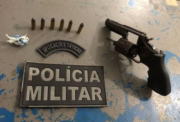 Polícia Militar prende suspeito com arma e munições no bairro Taboca, em Floriano