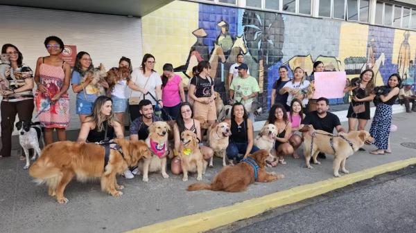 Donos de pets fazem ato no Aeroporto de Teresina por justiça pela morte do golden retriever