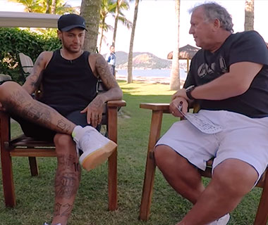 Em entrevista a Zico, Neymar revela receio de voltar aos gramados