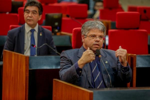 Gustavo Neiva denuncia governo por transporte irregular de alunos