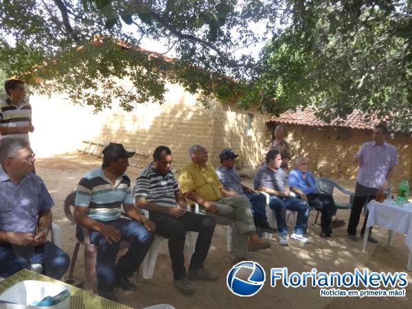 Prefeito Gilberto J&uacute;nior e Secret&aacute;rios participam de reuni&atilde;o na Vereda dos C&aacute;gados.(Imagem:FlorianoNews)