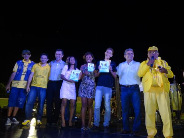 Realizado em Floriano 1º Festival "Uma Noite de Beleza, Voz e Elegância"