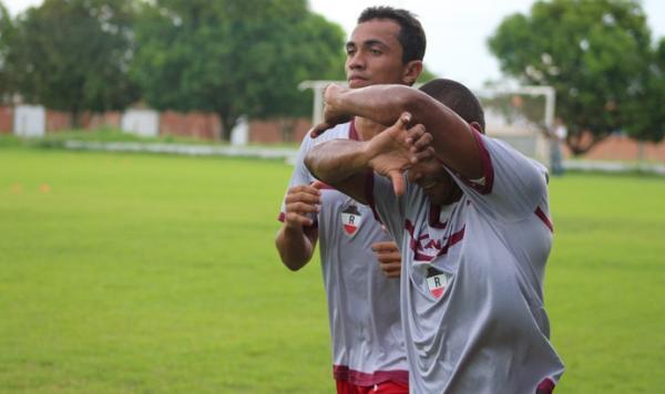 Capitão comanda primeiro treino com torcida e jogadores voltando de DM