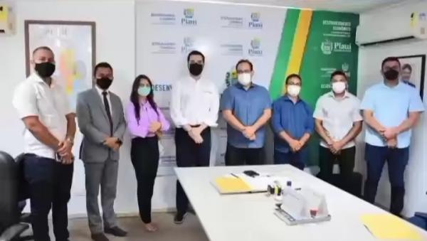 Deputado Francisco Costa participa de encontro em São José do Peixe