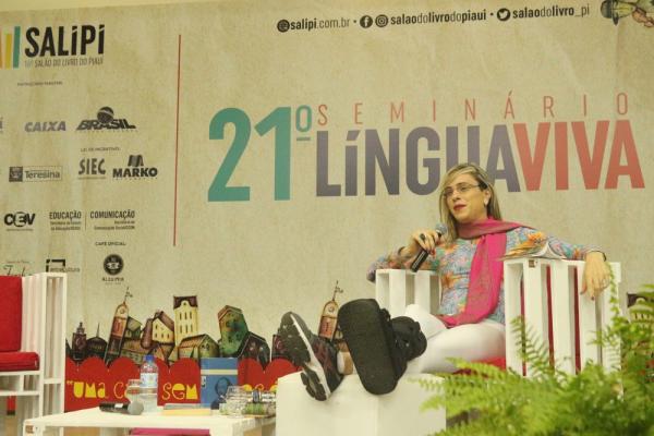  Semin&aacute;rio L&iacute;ngua Viva contou com palestra da professora Danny Barradas.(Imagem:Roberto Araujo/G1)
