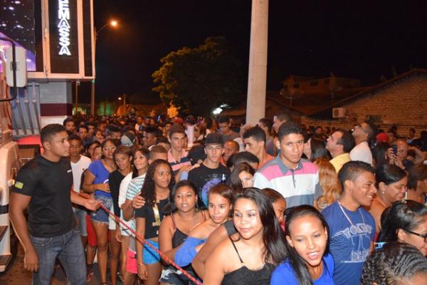 Arrast&atilde;o re&uacute;ne mais de 40 mil pessoas na Av. Beira Rio.(Imagem:Waldemir Miranda)