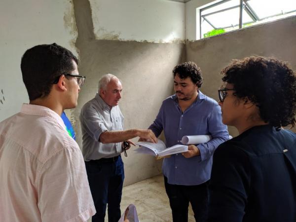 Engenheiros da Sesapi visitam obras da Policlínica de Floriano
