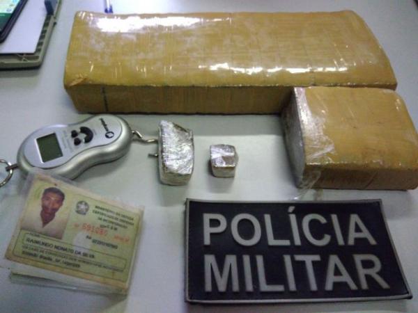 Após denúncia, Polícia apreende mochila com droga prensada em Floriano