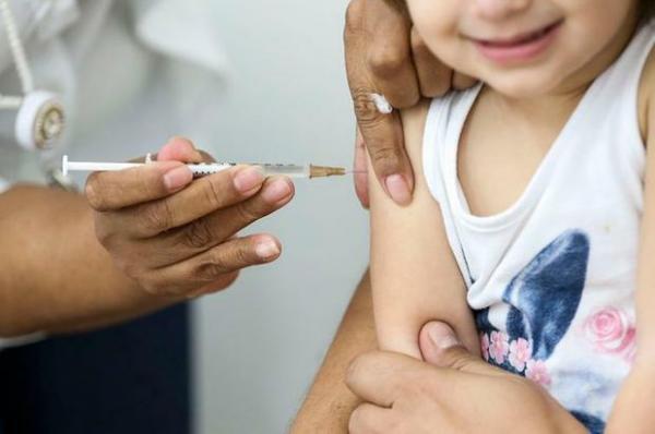 Estados não vão exigir prescrição para vacinar crianças, diz conselho