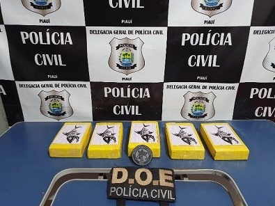 Homem é preso com cocaína durante abordagem policial