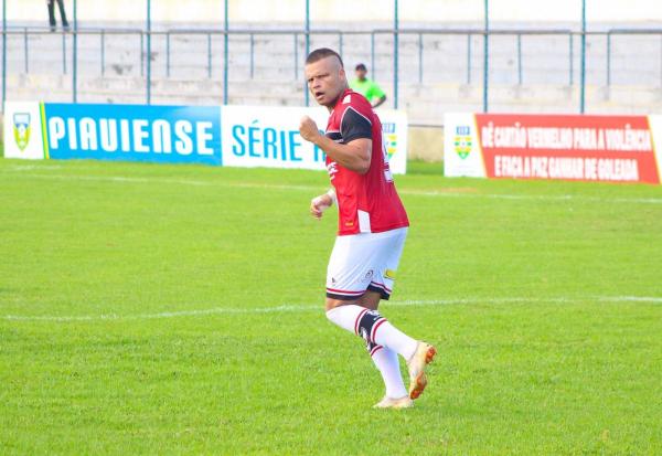 Atacante do River-PI engata boa sequência e mira auge: "Voltar a ser o Romário que sempre fui"
