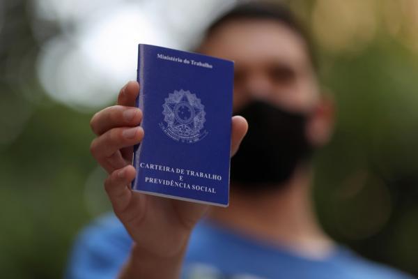 Veja as vagas de emprego oferecidas em Petrolina, Araripina e Salgueiro nesta quinta-feira