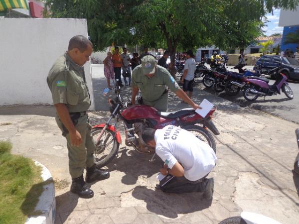  Pol&iacute;cia Militar prende homem com moto roubada em Floriano.(Imagem:FlorianoNews)