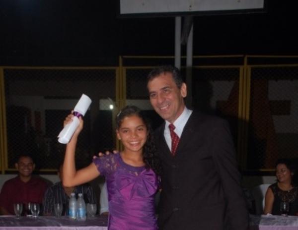 Prefeito e Deputado prestigiam formatura de alunos do munic&iacute;pio na zona rural de Floriano.(Imagem:Secom)