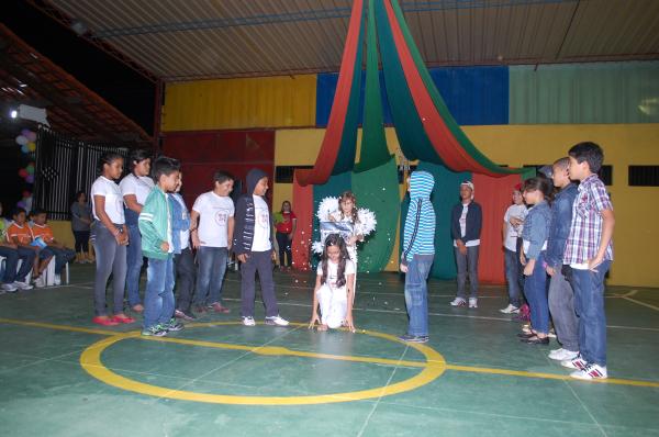 Alunos da Escola Pequeno Pr&iacute;ncipe participaram do II Sarau e lan&ccedil;amento de livro.(Imagem:EPP)