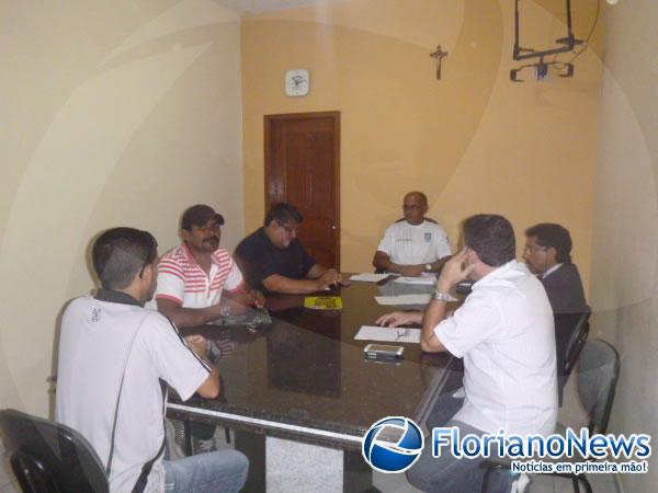 Reunião definiu utilização dos paredões de som durante o carnaval de Floriano.(Imagem:FlorianoNews)