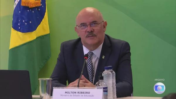 Justiça rejeita denúncia contra Milton Ribeiro por homofobia