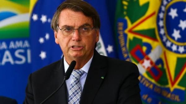 Bolsonaro se desculpa após mentir sobre vacina: "acúmulo nos testículos"