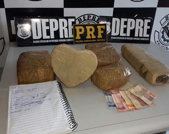 Ação integrada apreende drogas e tablete de maconha em formato de coração