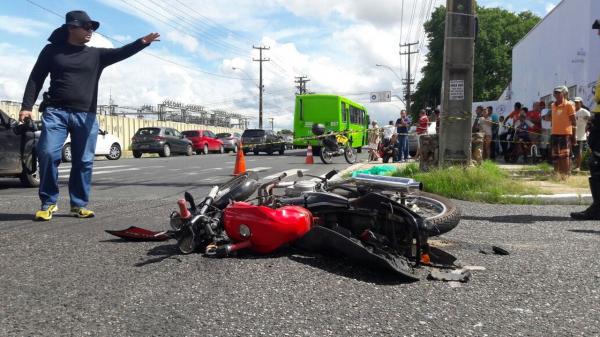 Grave colisão entre ônibus e moto deixa um morto e outro ferido em Teresina