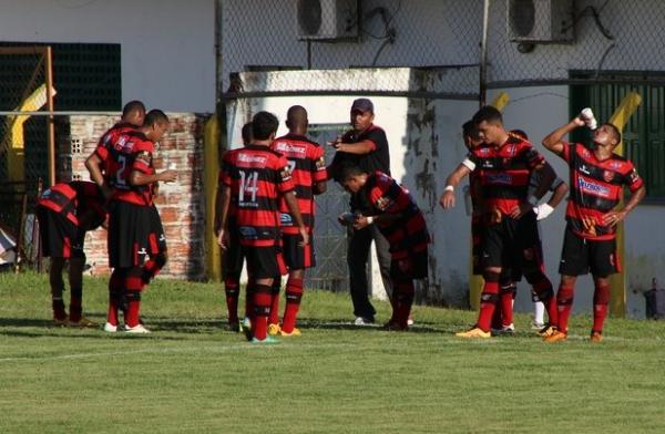 Netão atribui derrota a 2 dias parados: "Assim, sem treino, não tem resultado"