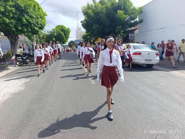 Ginásio Primeiro de Maio celebra 69 anos com desfile cívico e homenagens em Floriano.(Imagem:FlorianoNews)