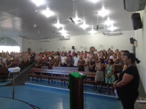 Fieis participam da abertura dos festejos em honra a São Francisco de Assis