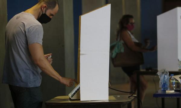 Prefeitos eleitos tomam posse em 5.472 municípios; 96 ficam pendentes