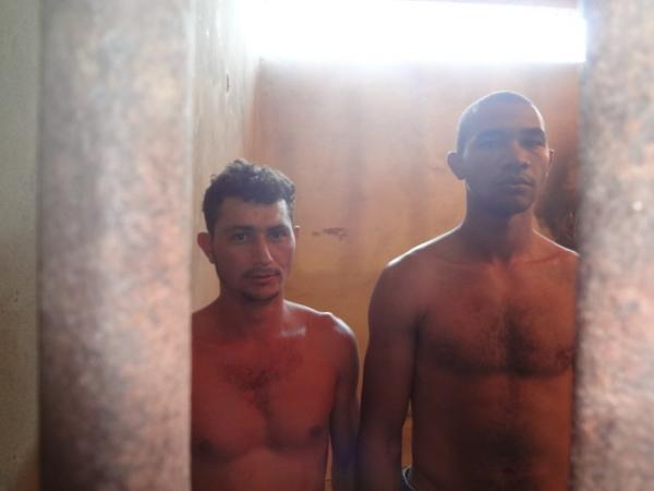 Pol&iacute;cia Rodovi&aacute;ria de Bar&atilde;o prende dois homens portando drogas.(Imagem:FlorianoNews)