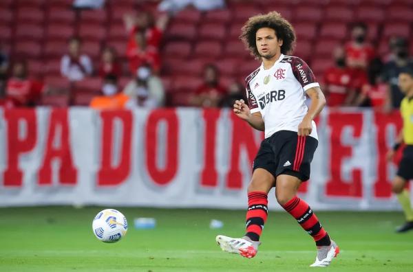  Sa&iacute;da de Ar&atilde;o no meio de 2022 atrapalhou alcance da marca de 500 gols. O volante fez 35 pelo Flamengo.(Imagem:Pedro H. Tesch/AGIF)