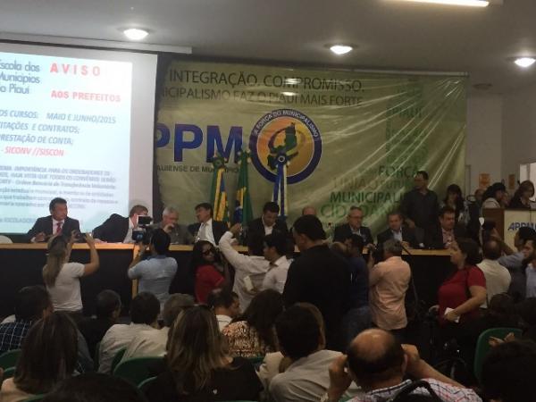 Gilberto J&uacute;nior participa de encontro com bancada federal na APPM(Imagem:Secom)