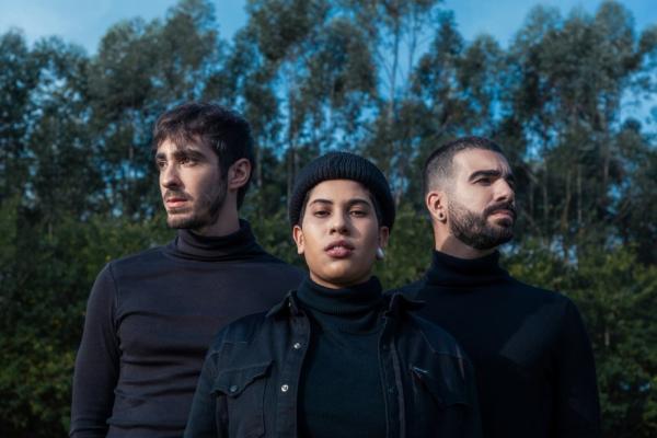 Dupla OutroEu apronta segundo álbum com onze músicas autorais e a participação de Ana Gabriela