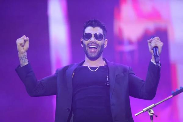 Gusttavo Lima domina rádios em 2022 e coloca duas faixas no topo da lista das mais tocadas do ano