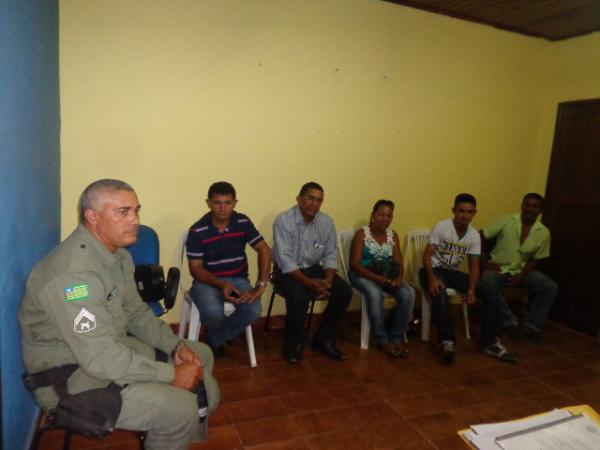Hor&aacute;rio de sa&iacute;da de ve&iacute;culos da zona rural foi tema de encontro em Floriano.(Imagem:FlorianoNews)