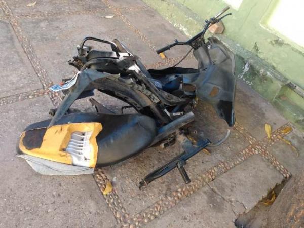Moto depenada é encontrada em bairro de Floriano