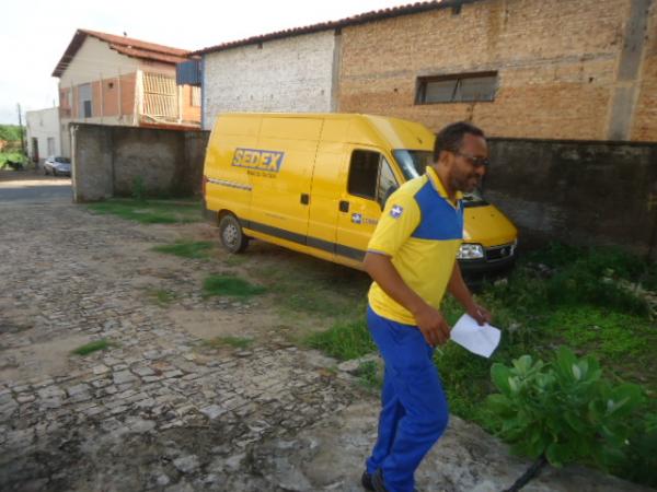 Carteiros celebram se dia com entrega de correspond&ecirc;ncias em Floriano.(Imagem:FlorianoNews)