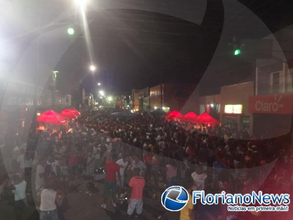 Z&eacute; Pereira animou pr&eacute;-Carnaval de Floriano.(Imagem:FlorianoNews)