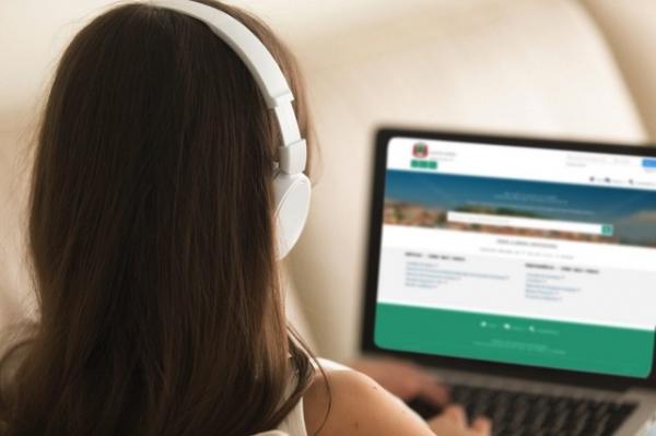 Quase 40% dos alunos de escolas públicas não têm computador ou tablet em casa, aponta estudo